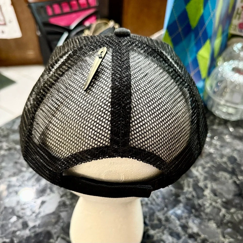 Guess trucker baseball cap. NWT Black with white lettering on front - Picture 14 of 15